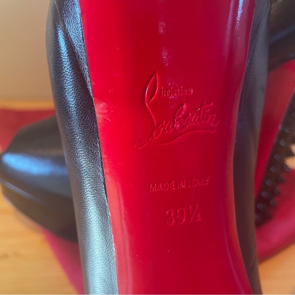 Christian Louboutin Spiked Heels 39.5 (8.5) AUTHENTICATED - Picture 7 of 14